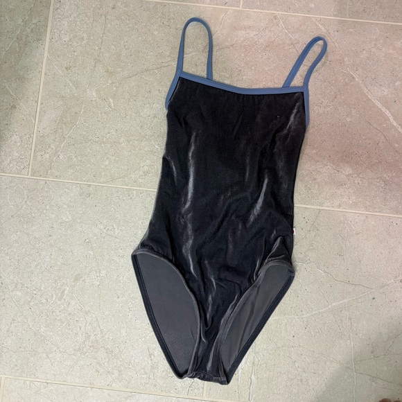 Yumiko Daniela Leotard - Picture 8 of 8